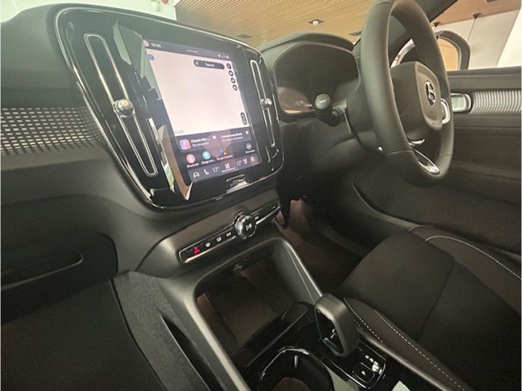 2025 Volvo Ex40