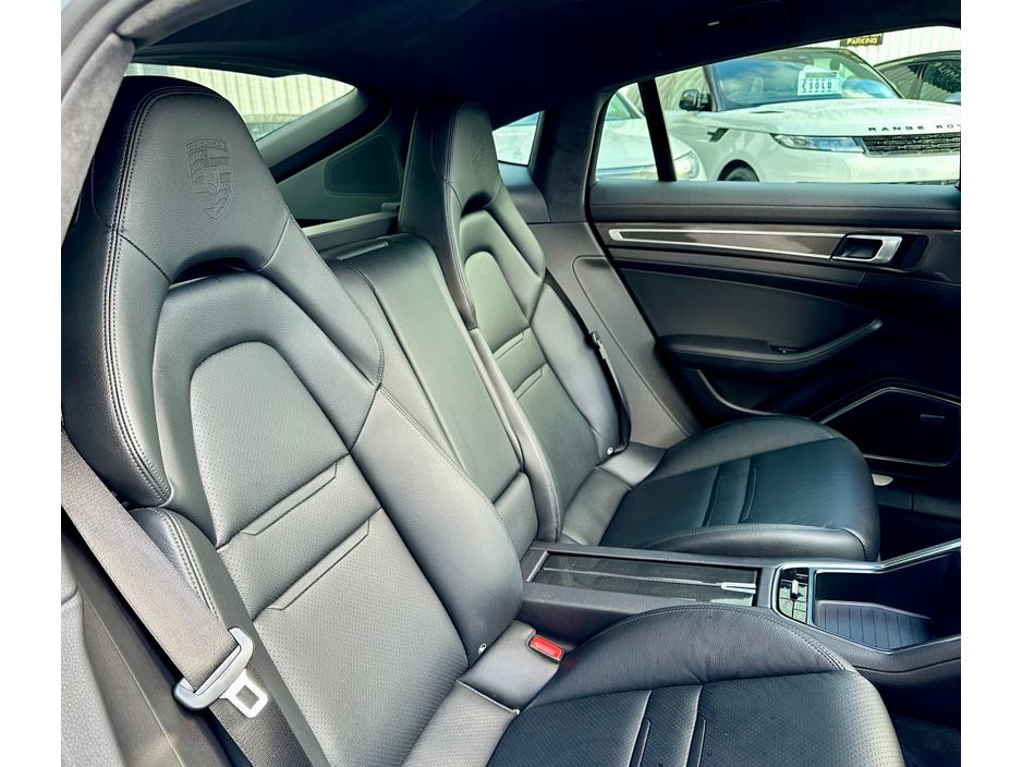 2022 Porsche Panamera