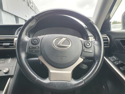 2015 Lexus IS 300h