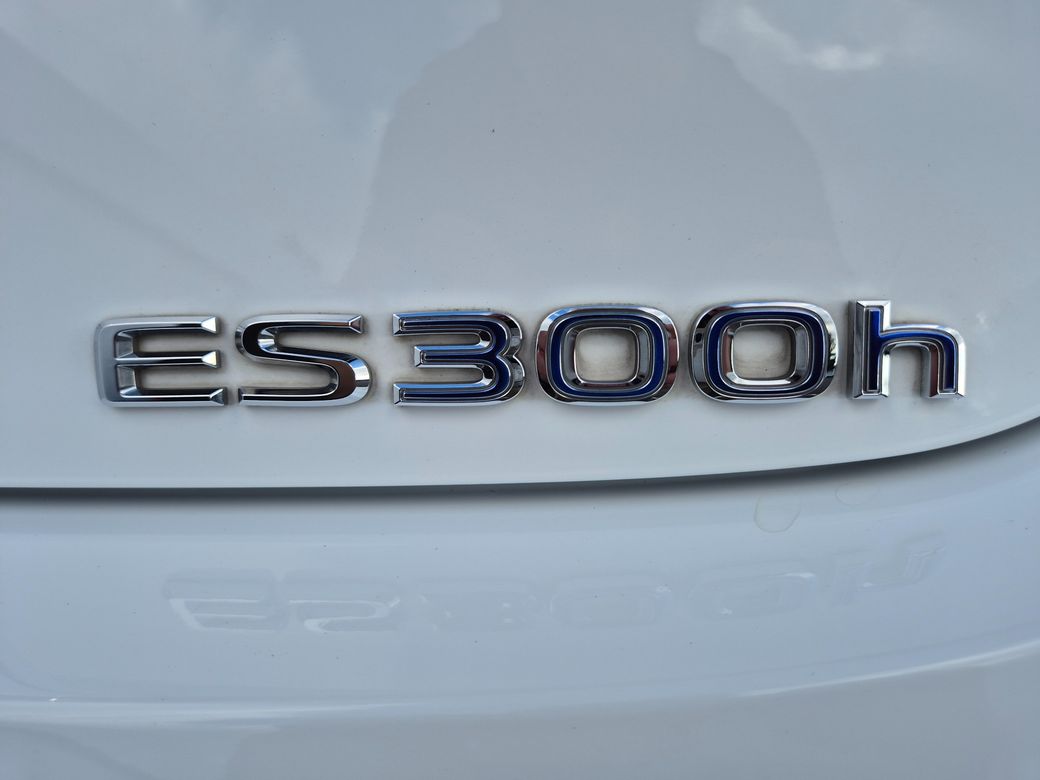 2021 Lexus ES 300h
