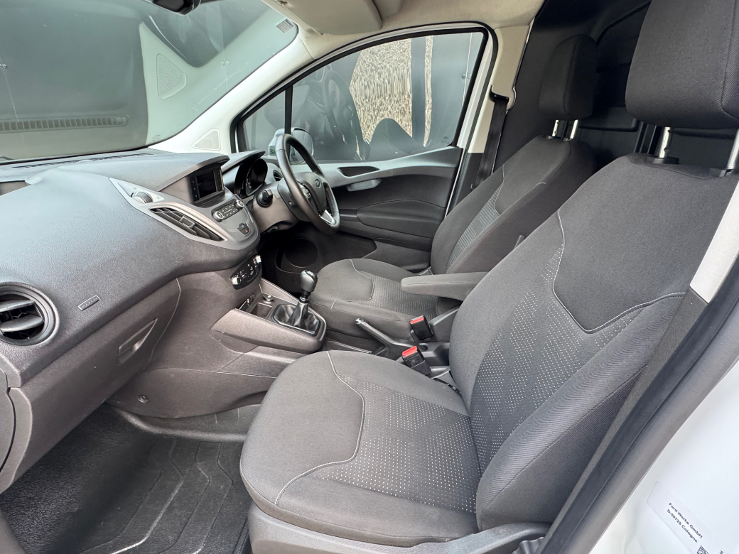 2023 Ford Transit Courier