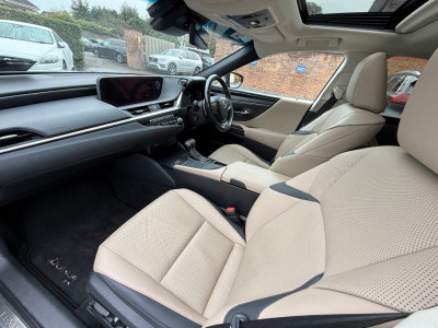 2021 Lexus ES 300h