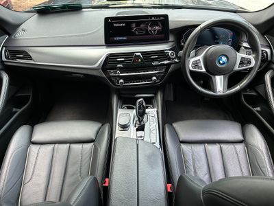 2021 BMW 530