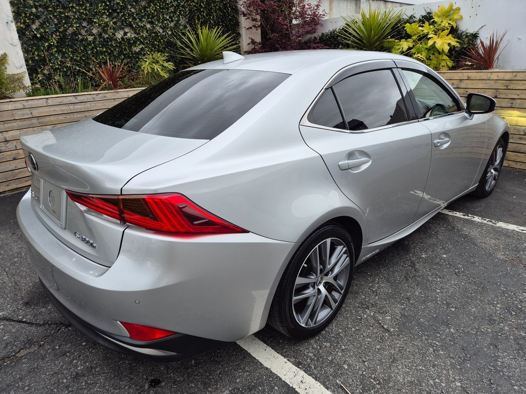 2020 Lexus IS 300h