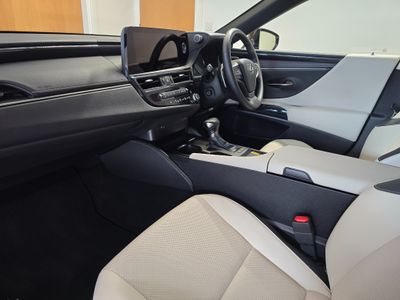 2025 Lexus ES 300h
