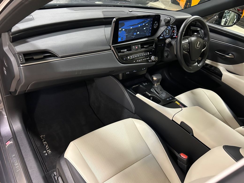 2023 Lexus ES 300h