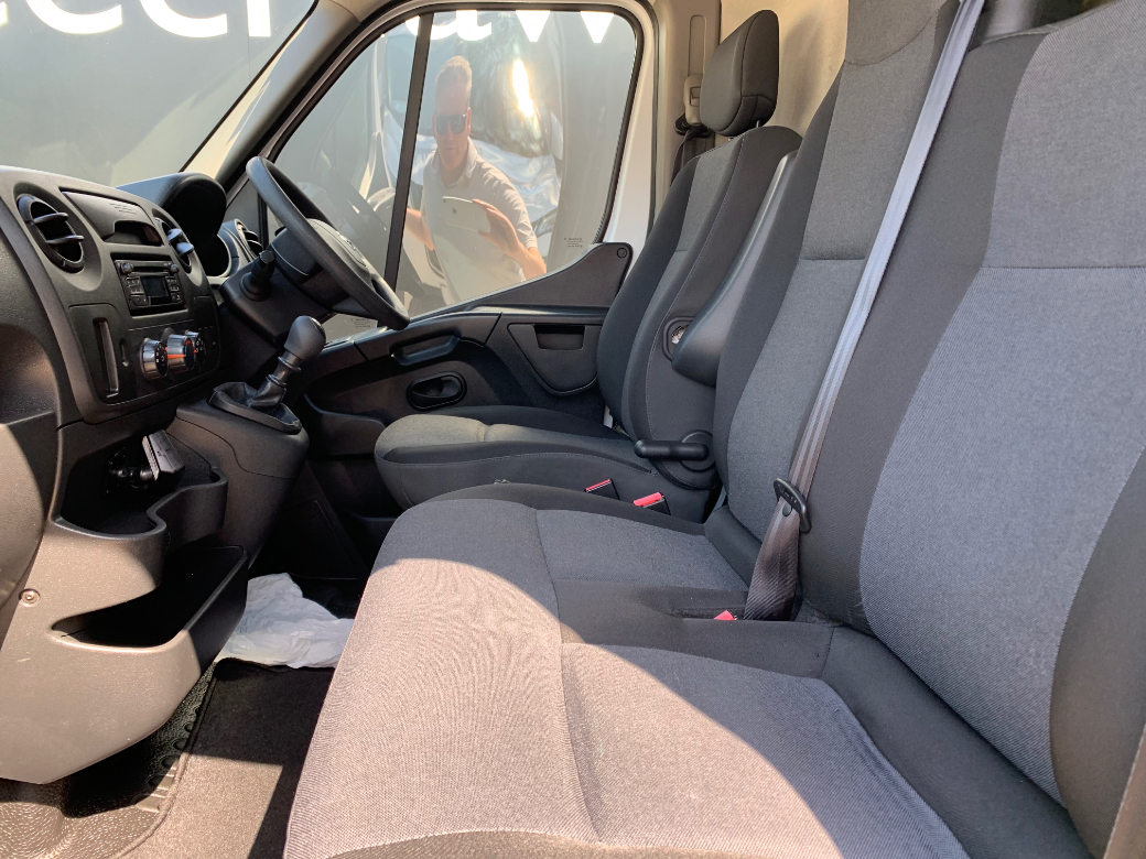 2019 Nissan NV400