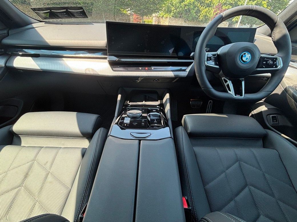 2025 BMW i5