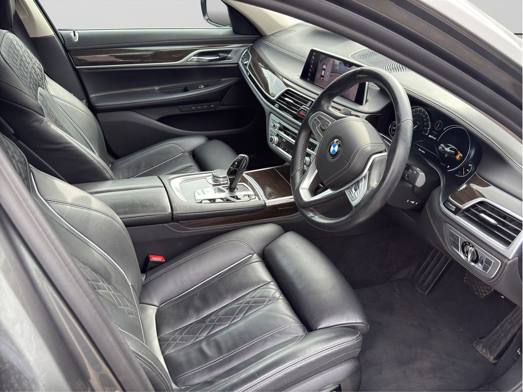 2019 BMW 740