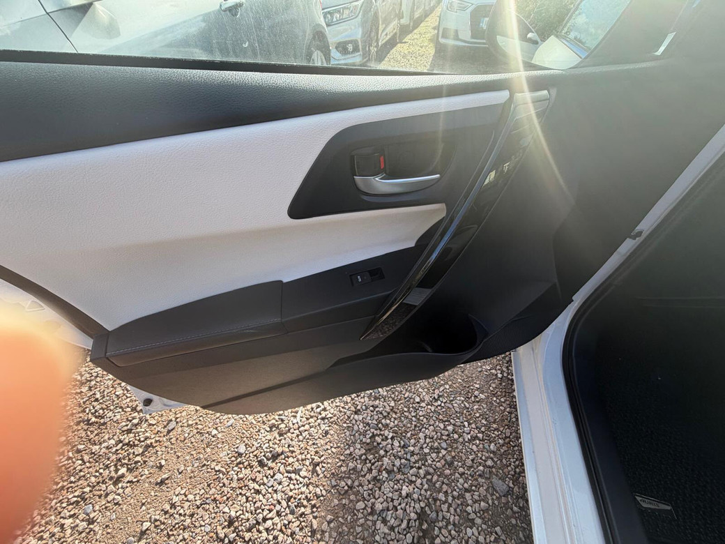 2016 Toyota Auris
