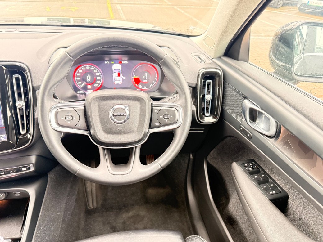 2023 Volvo XC40