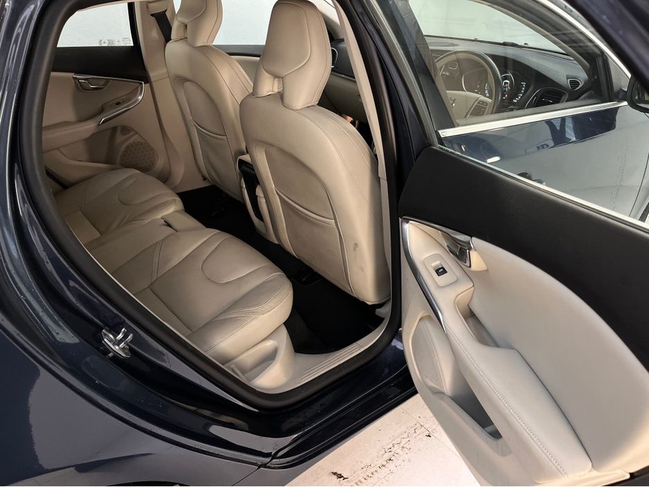 2017 Volvo V40