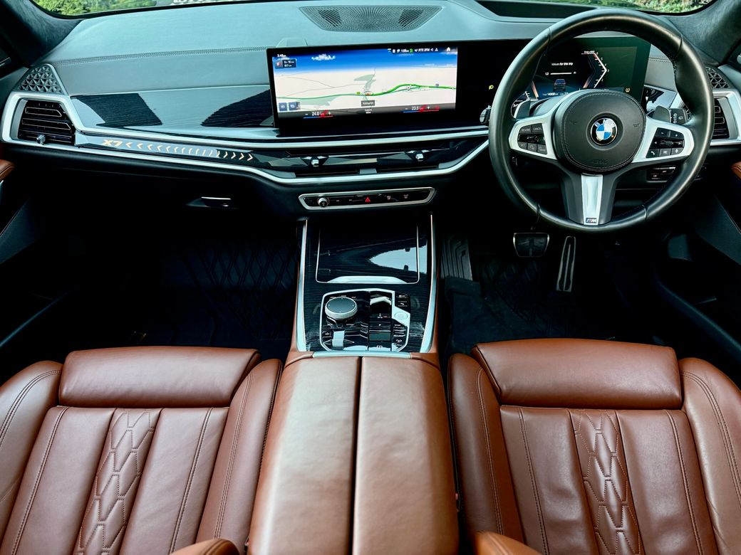 2023 BMW X7