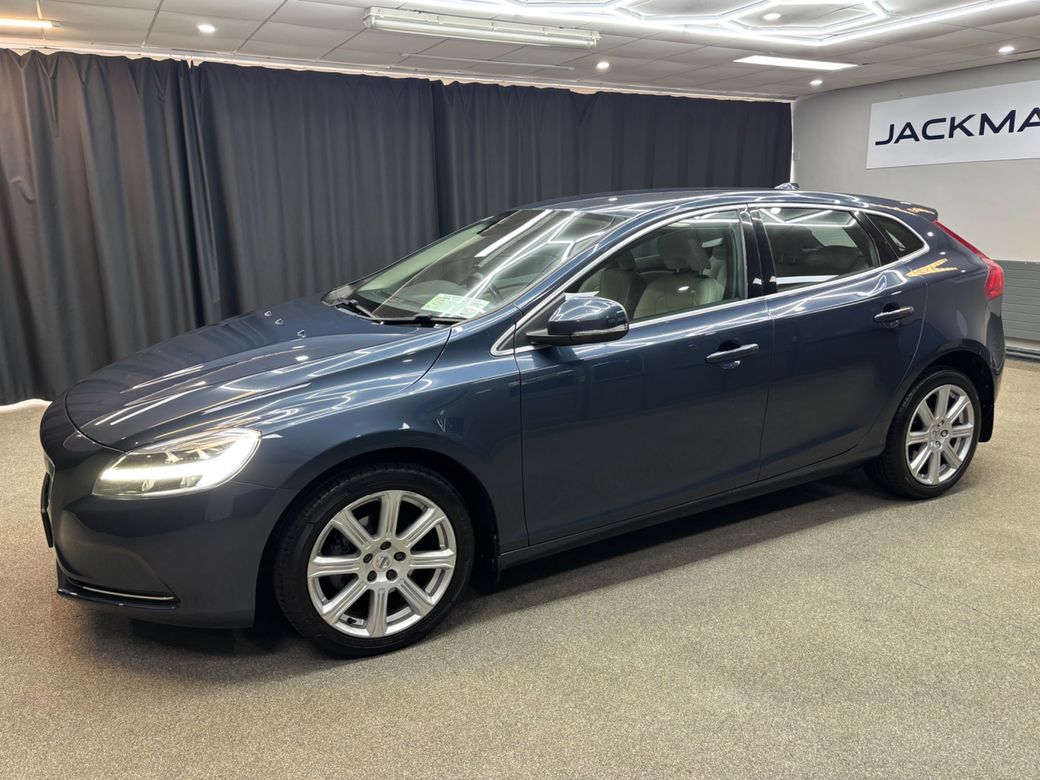 2017 Volvo V40