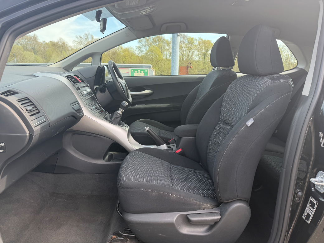 2012 Toyota Auris