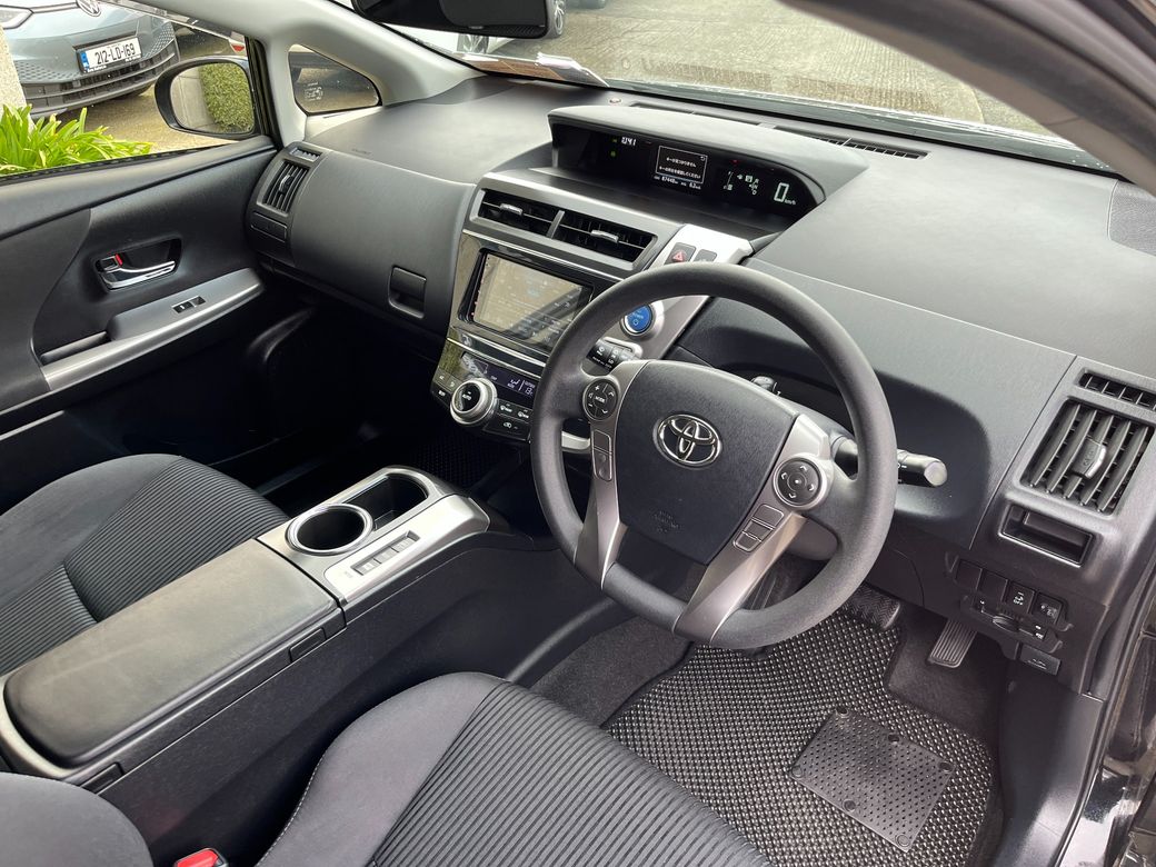 2016 Toyota Prius Alpha