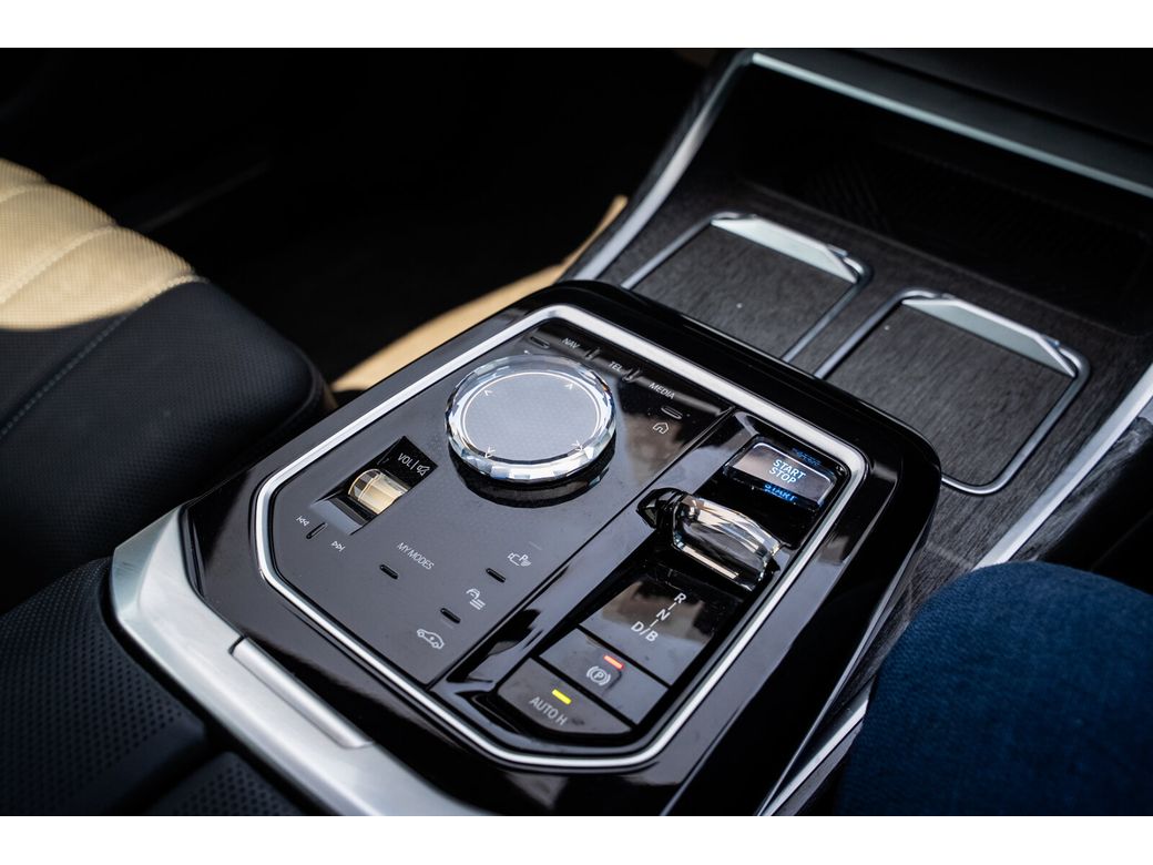 2025 BMW i7