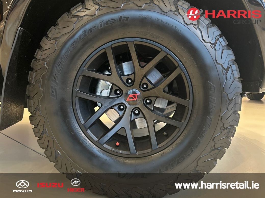 2025 Black Isuzu D-MAX