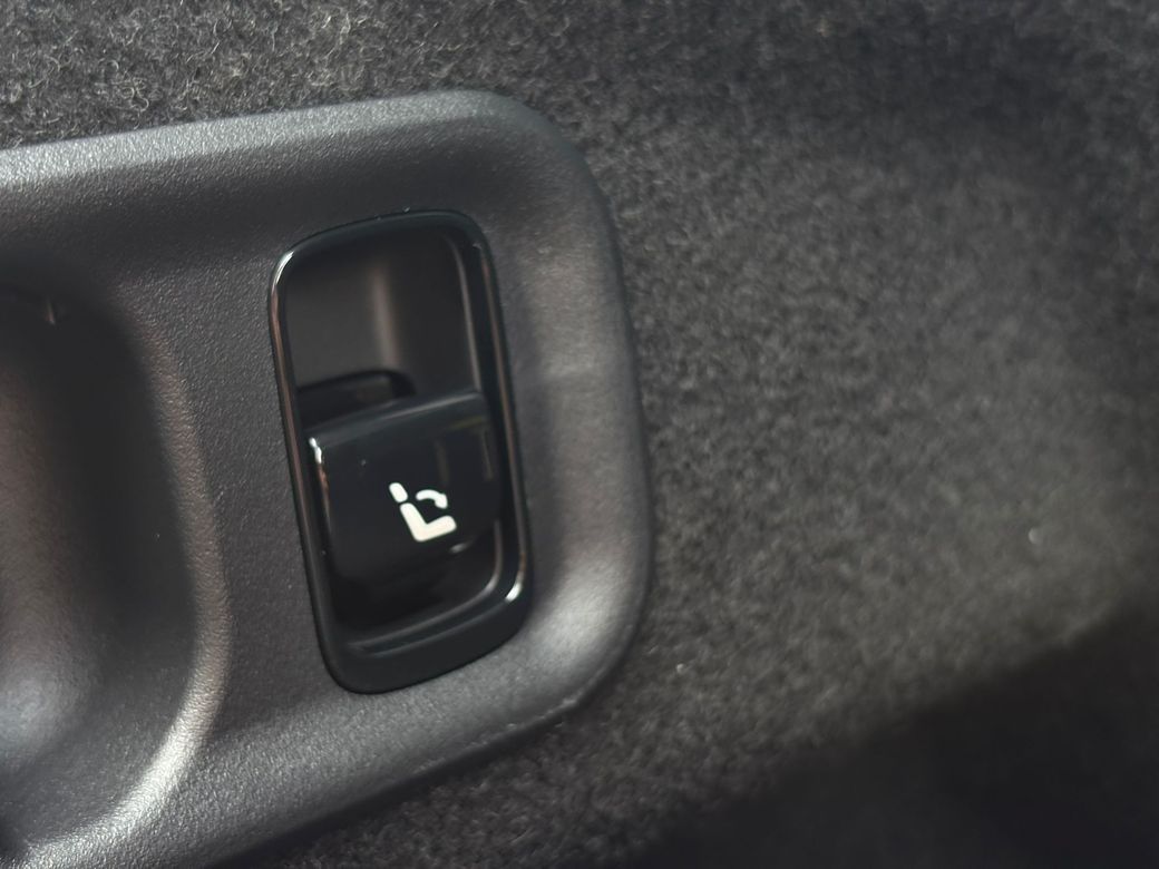 2025 Mercedes-Benz E 300