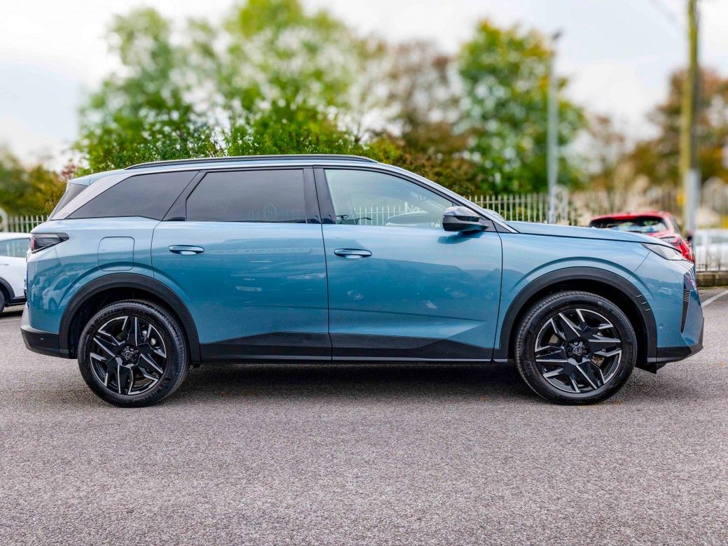2025 Peugeot 5008