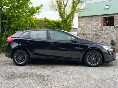 2017 Volvo V40