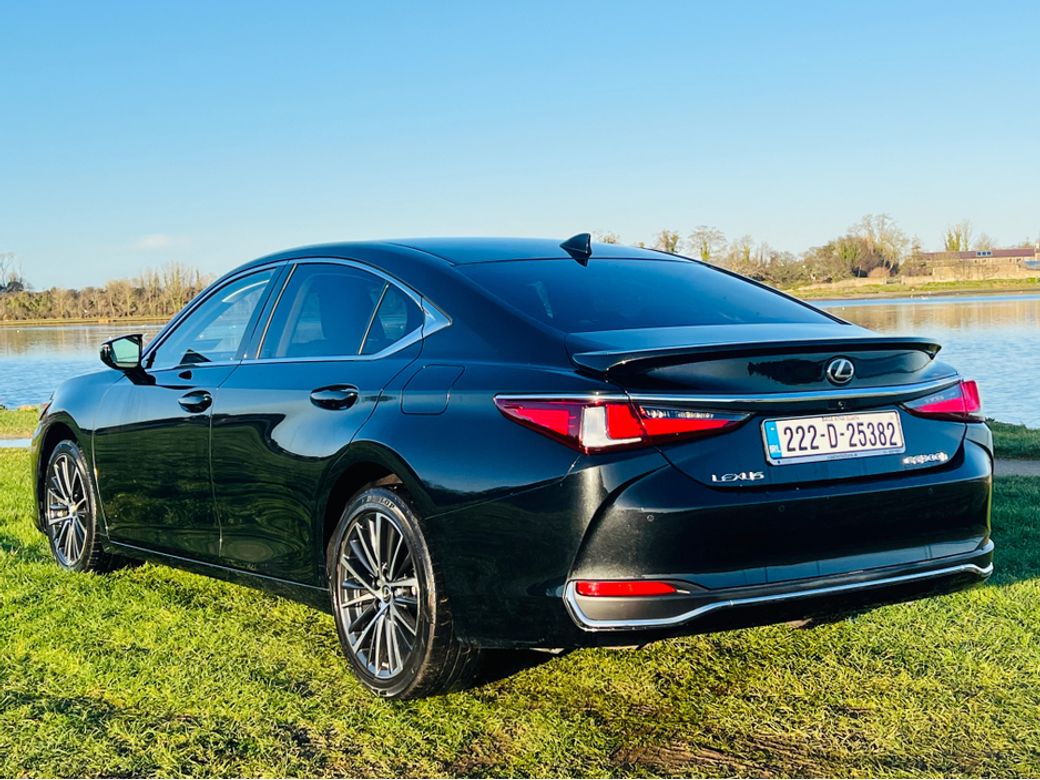2022 Lexus ES 300h