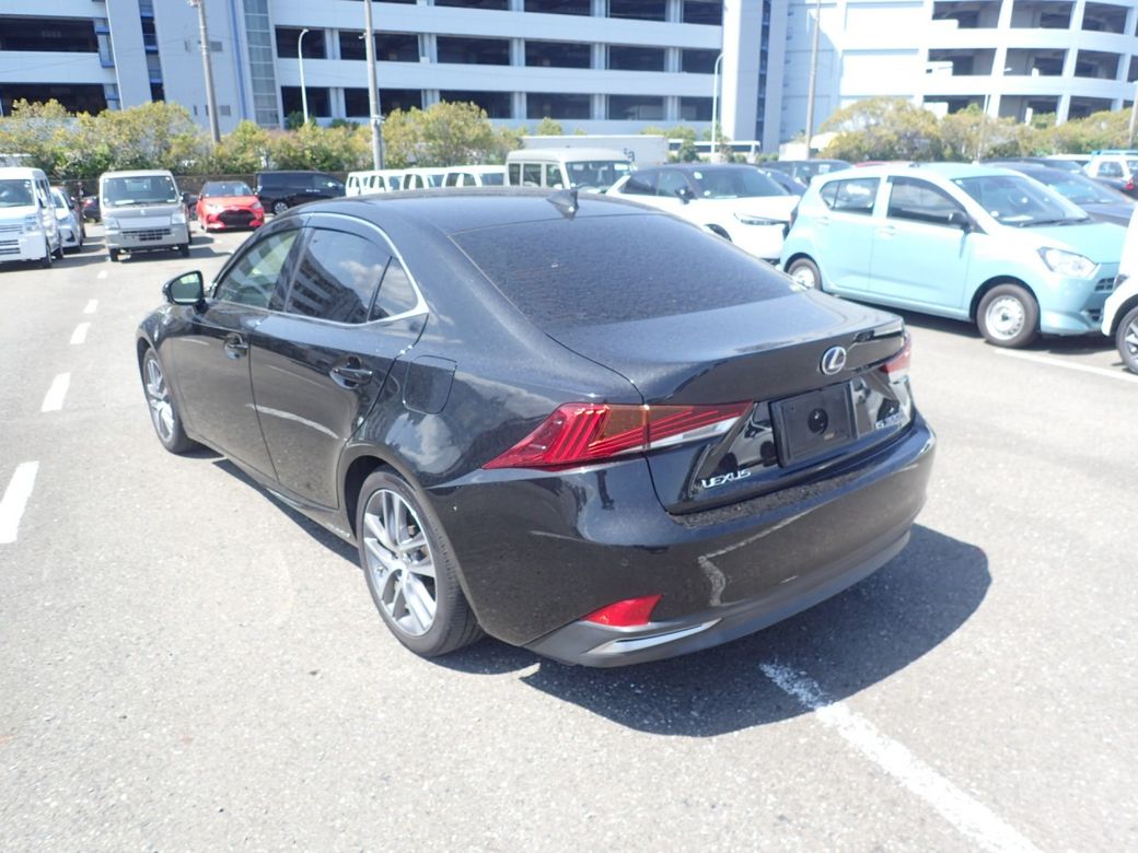 2019 Lexus IS 300h