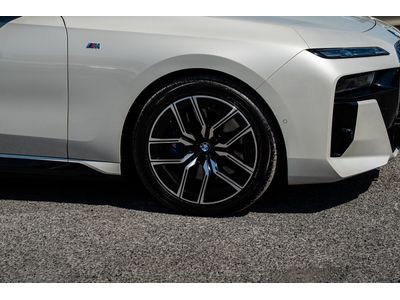 2025 BMW i7