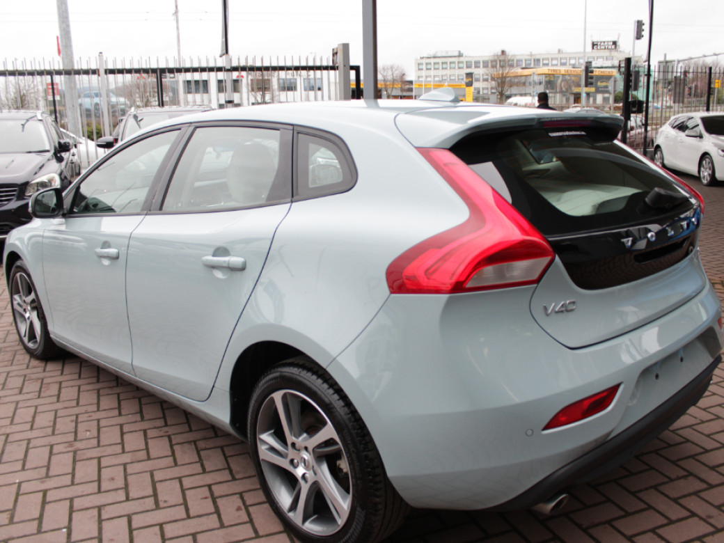2018 Volvo V40