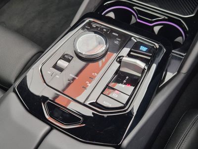 2025 BMW i5