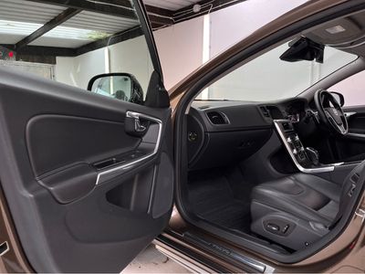 2016 Volvo V60 Cross Country