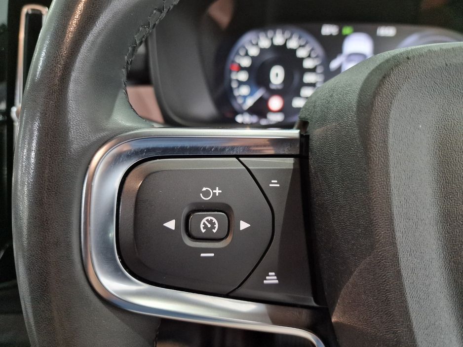 2023 Volvo XC40