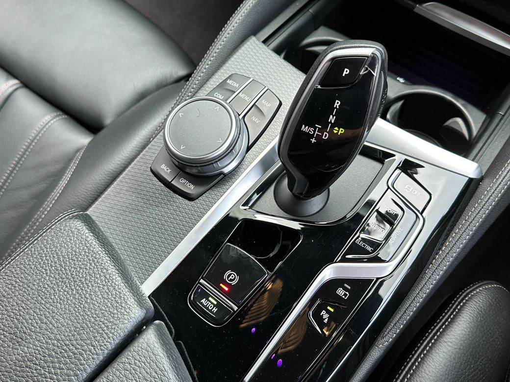 2021 BMW 530