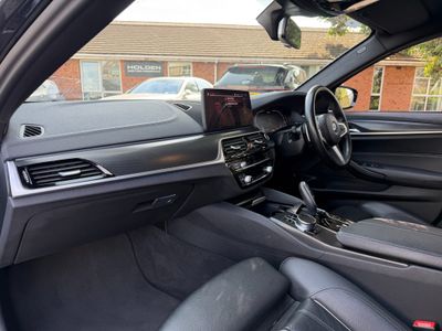2023 BMW 530