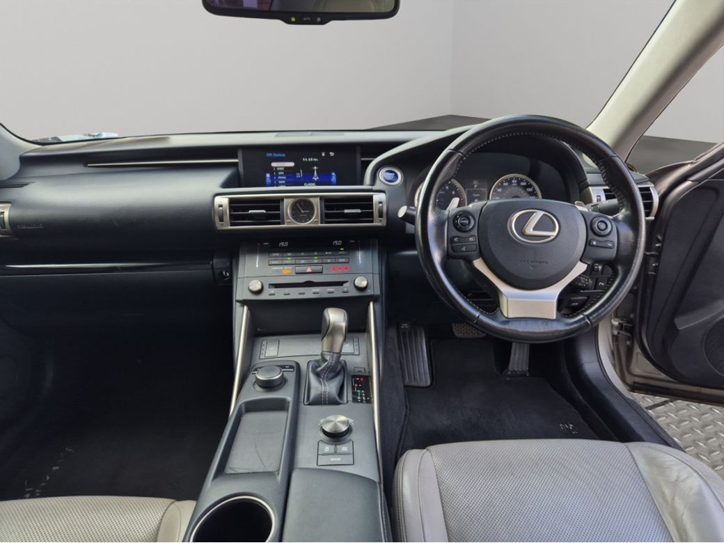 2015 Lexus IS 300h