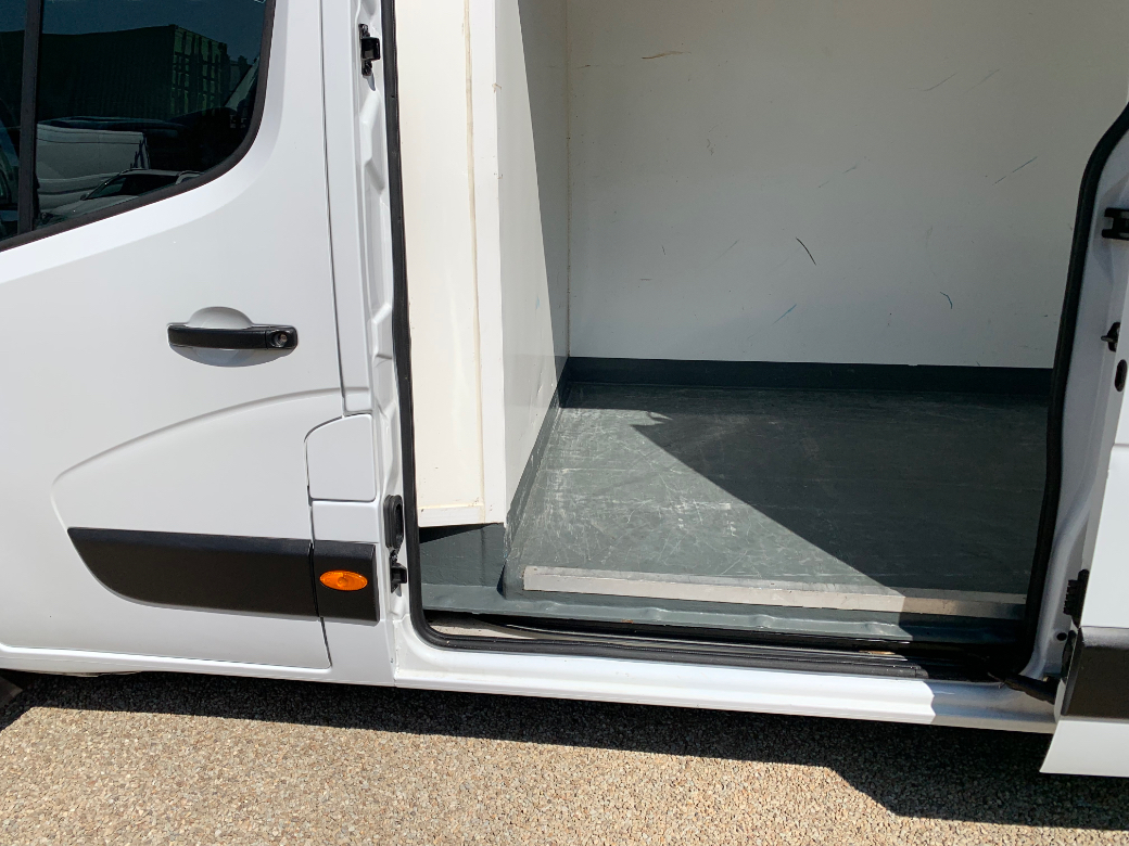 2019 Nissan NV400