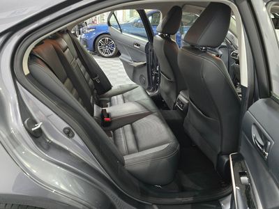 2016 Lexus IS 300h