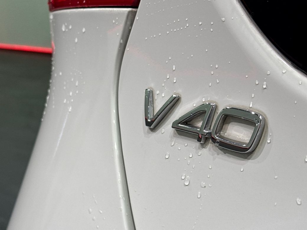 2018 Volvo V40