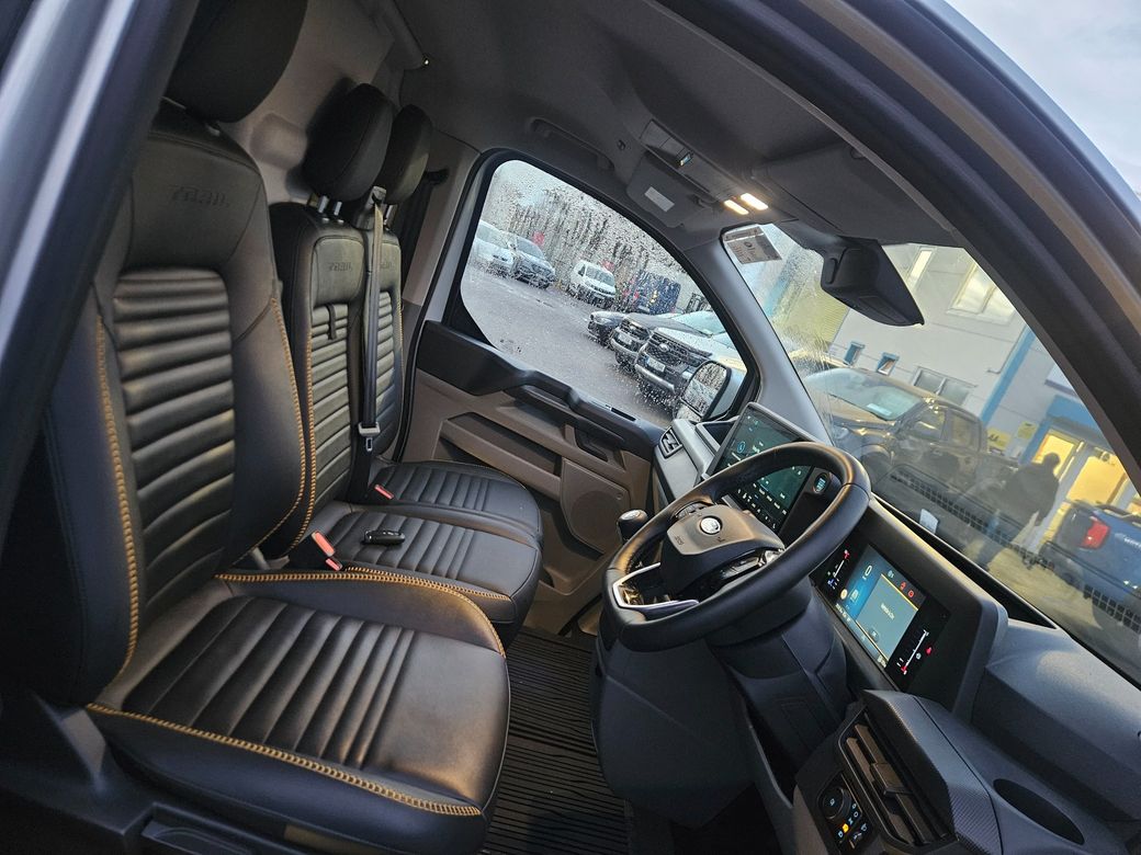 2025 Ford Transit Custom