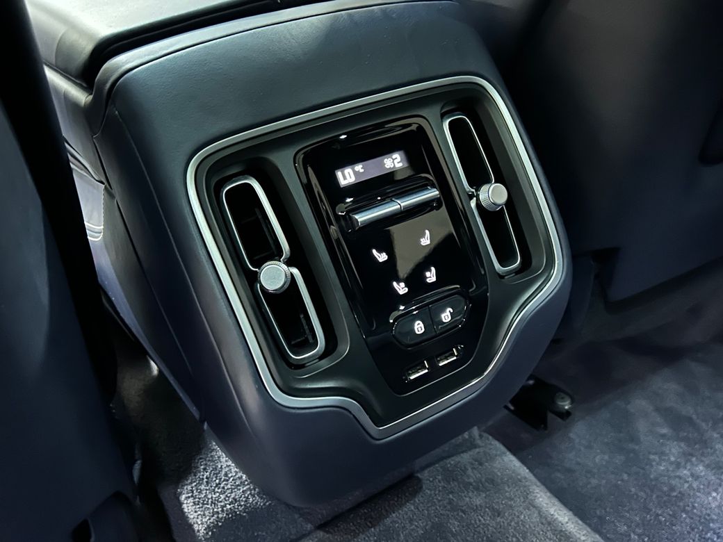 2023 Aston Martin DBX