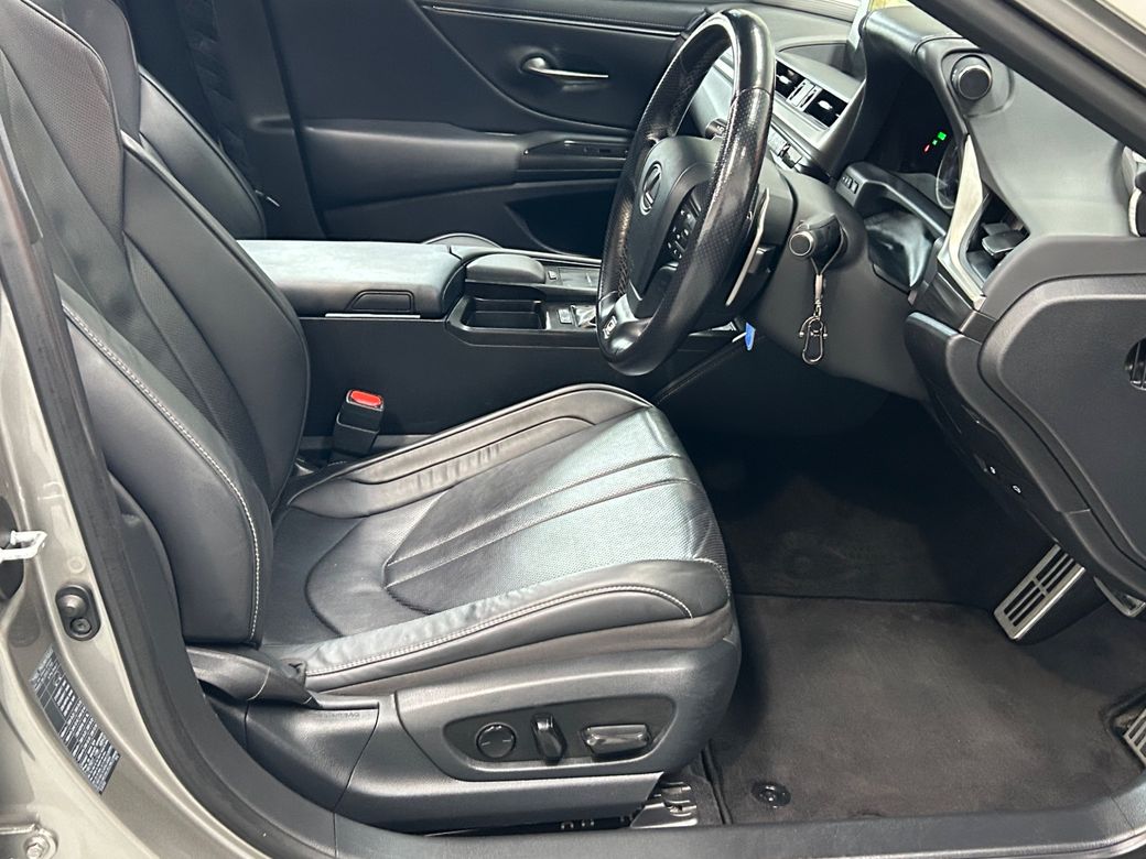 2020 Lexus ES 300h