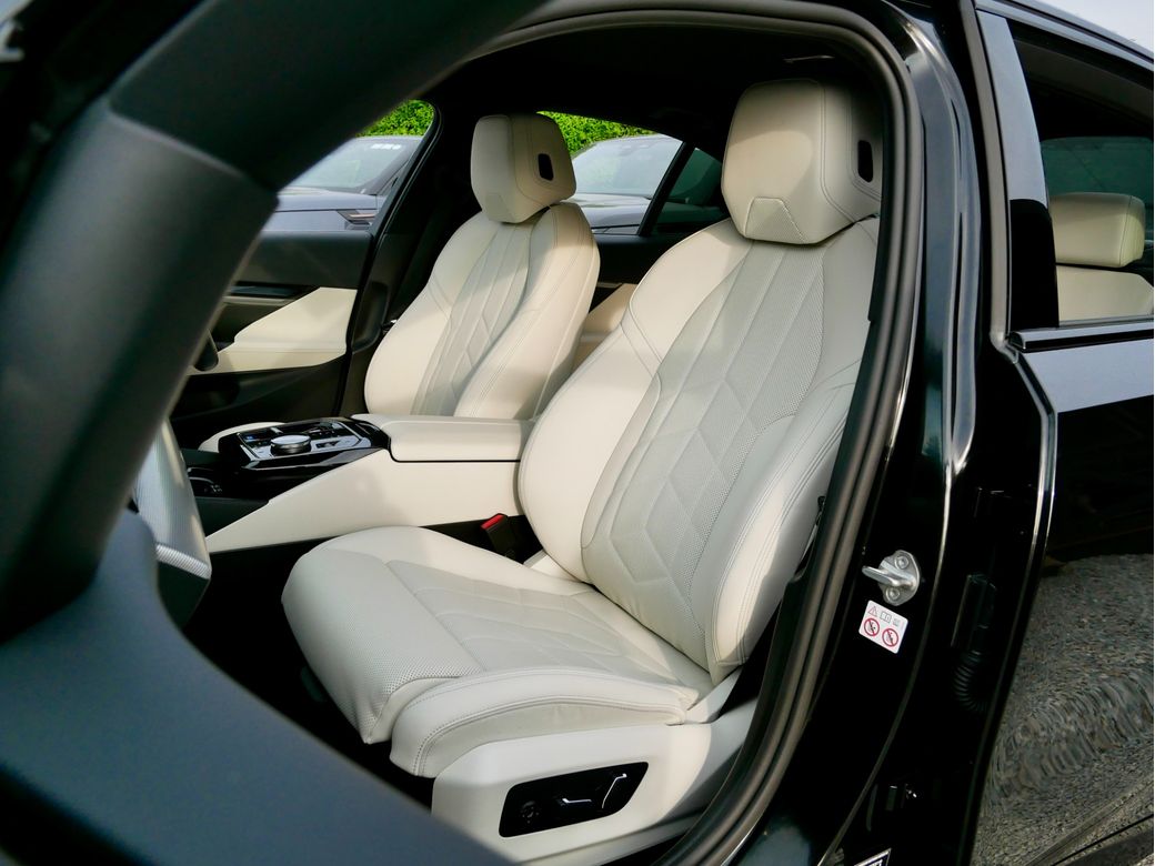 2024 BMW i5