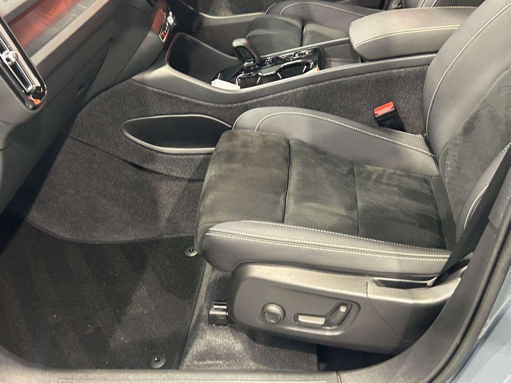 2023 Volvo XC40