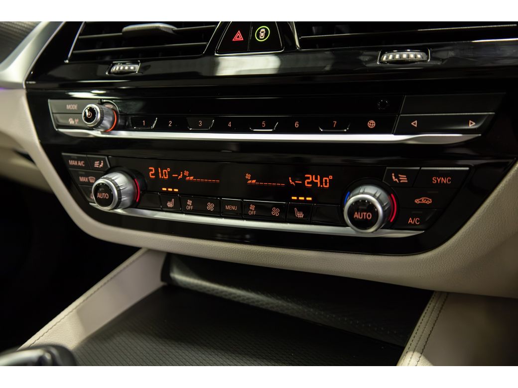 2022 BMW 520