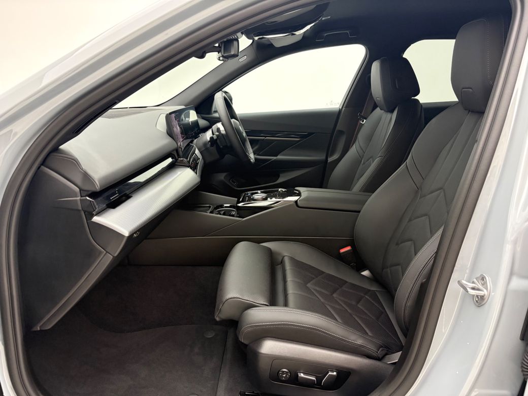2025 BMW i5