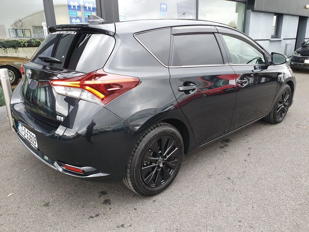 2017 Toyota Auris