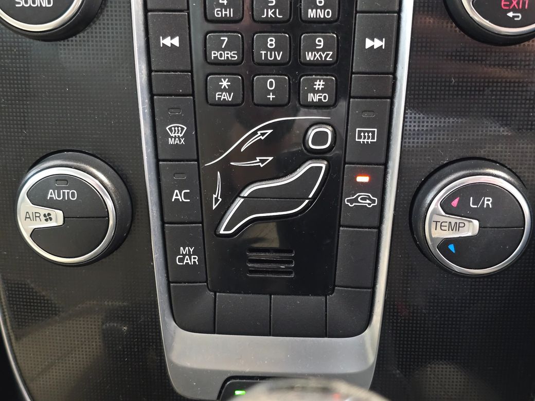 2017 Volvo V40
