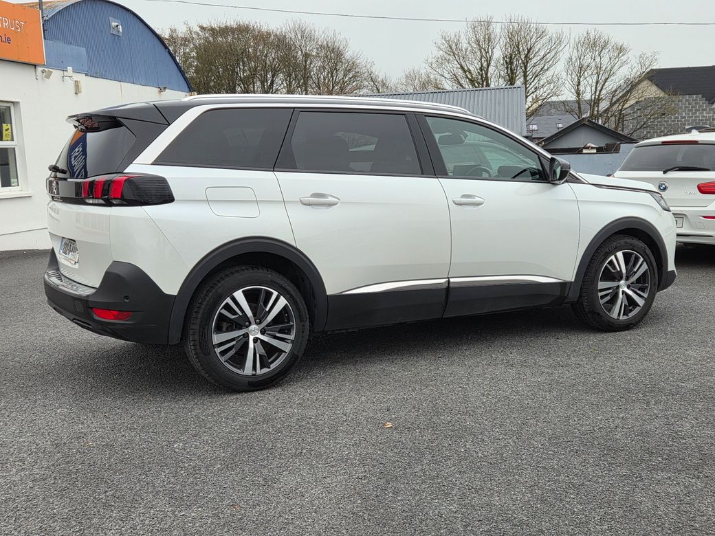 2023 Peugeot 5008