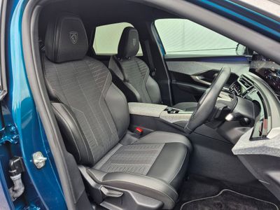 2025 Peugeot e3008
