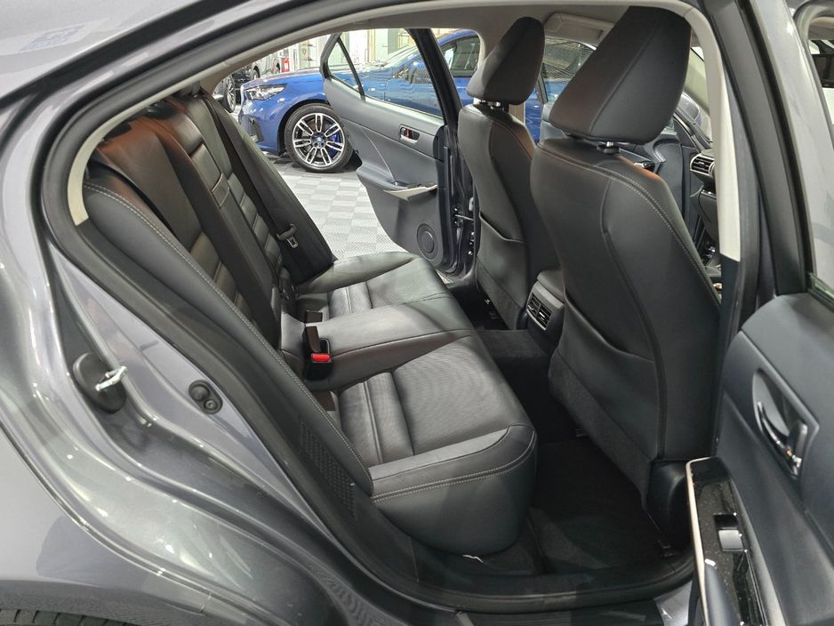 2016 Lexus IS 300h